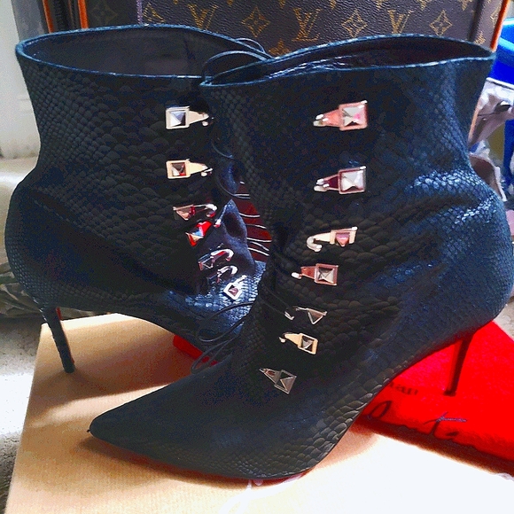 Booties 37 - Picture 3 of 3